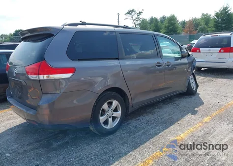 2011 Toyota Sienna Le V6 z USA, uszkodzony, nr VIN 5TDKK3DCXBS025836